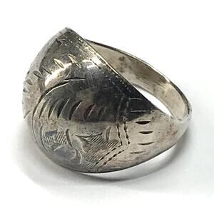 VTG 7.5 Floral Etched Engraved Diamond Cut Filigree Sterling Silver Dome Ring